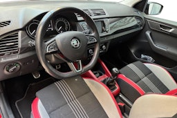 punainen Skoda Fabia 2016 kuva 7.
