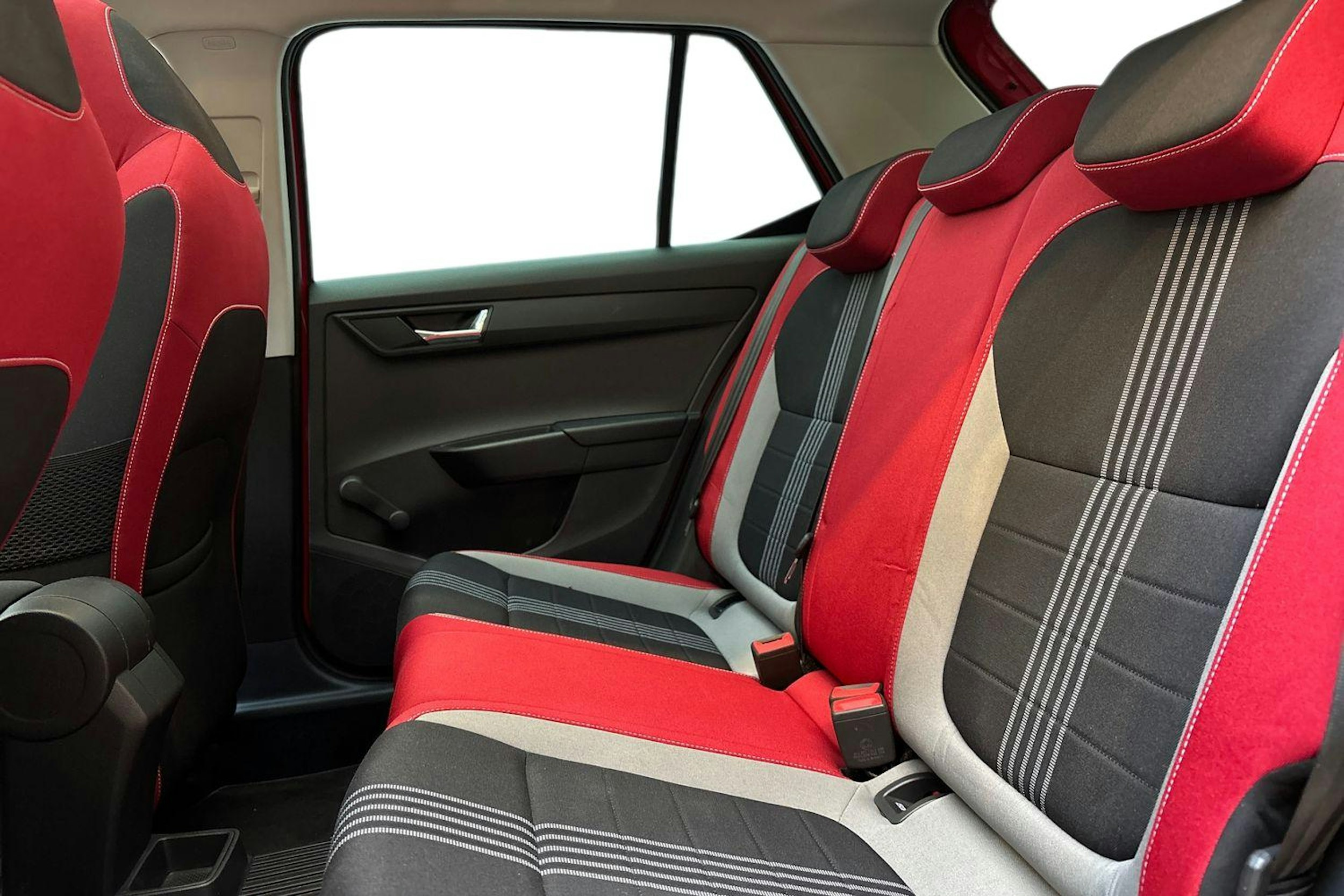 punainen Skoda Fabia 2016 kuva 10.
