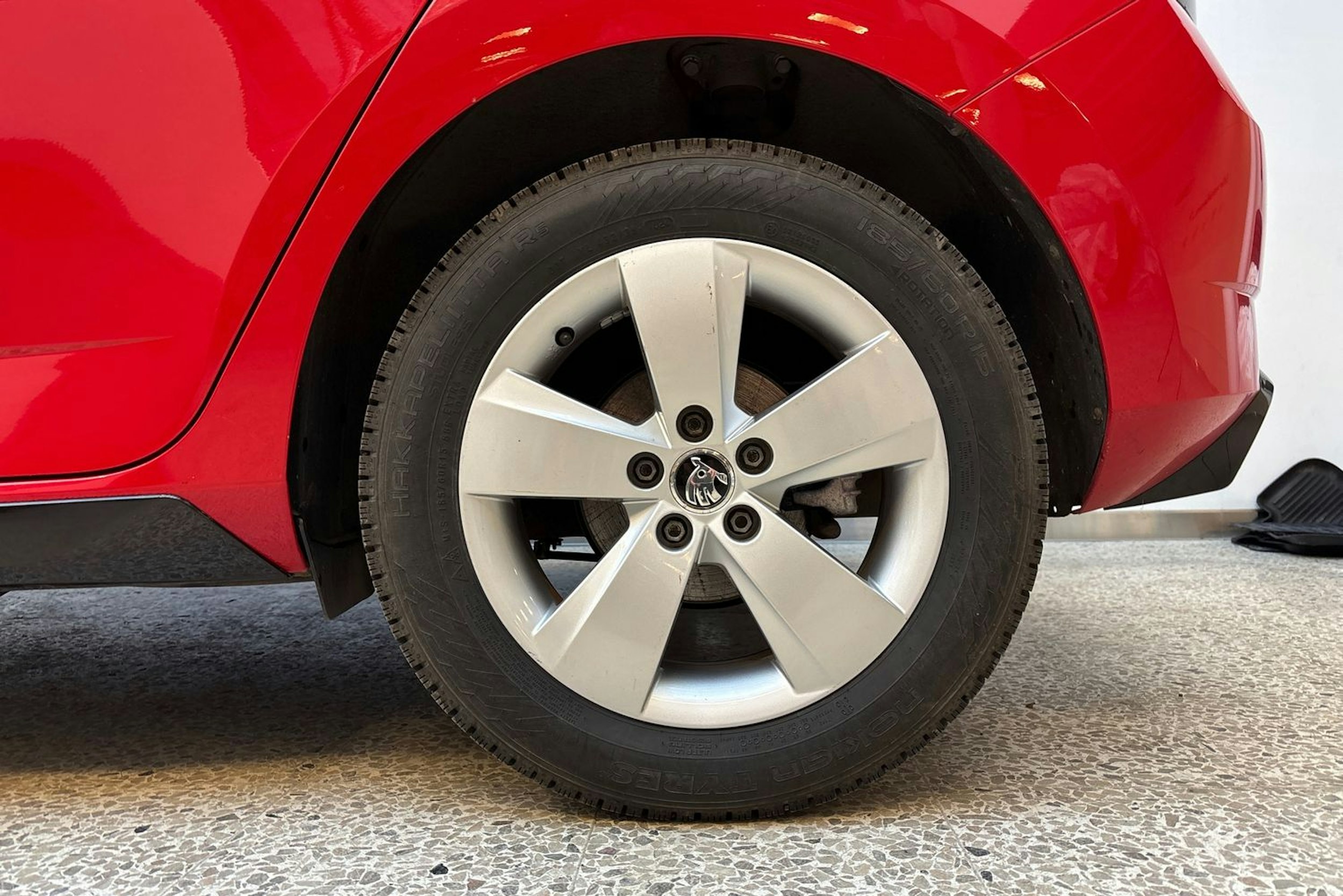 punainen Skoda Fabia 2016 kuva 11.