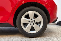 punainen Skoda Fabia 2016 kuva 11.