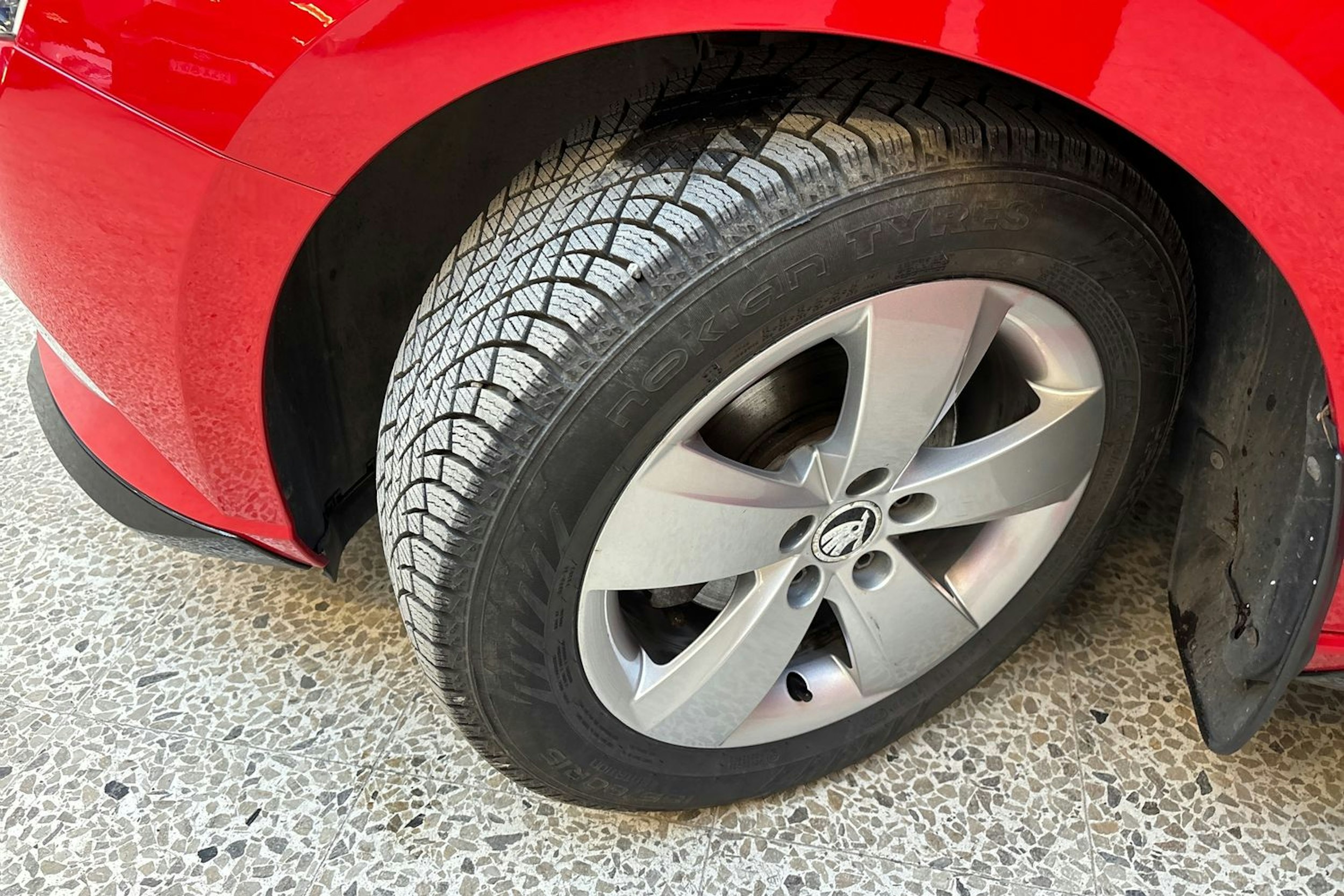 punainen Skoda Fabia 2016 kuva 13.