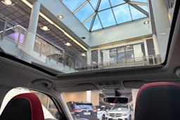 punainen Skoda Fabia 2016 kuva 15.