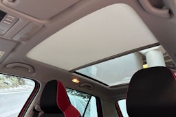 punainen Skoda Fabia 2016 kuva 18.
