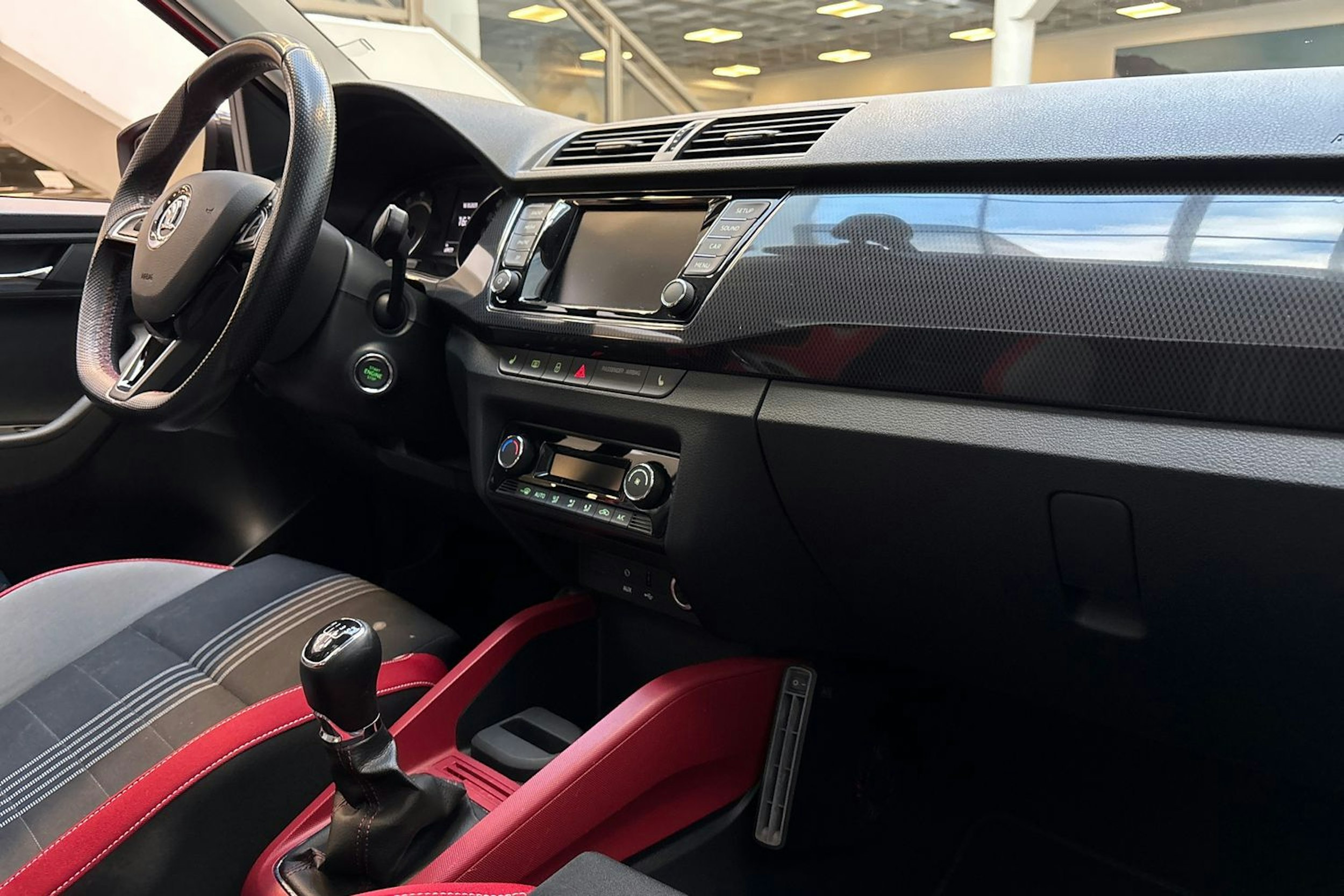 punainen Skoda Fabia 2016 kuva 19.