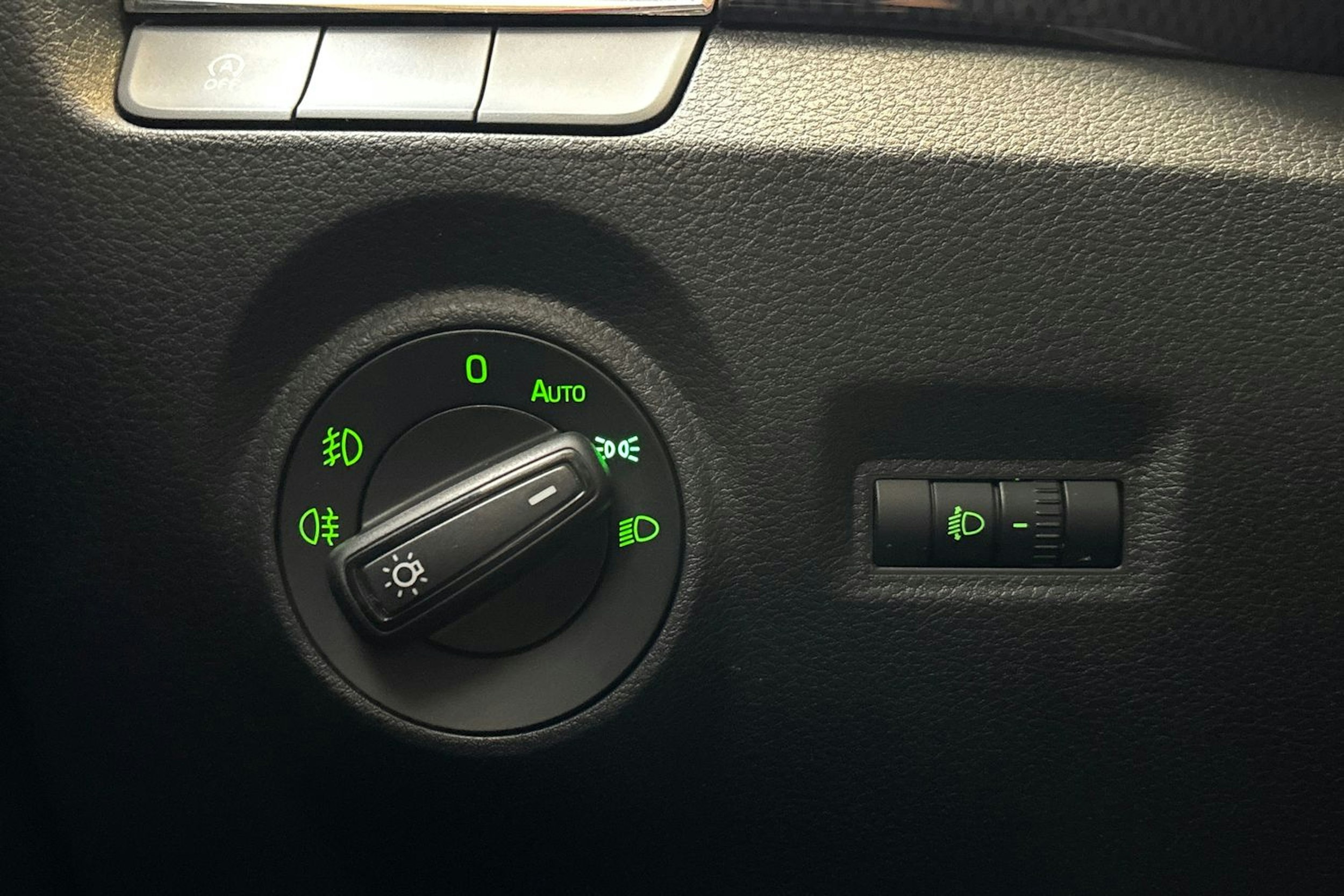 punainen Skoda Fabia 2016 kuva 20.