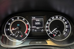 punainen Skoda Fabia 2016 kuva 22.