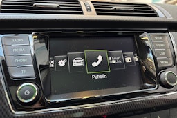 punainen Skoda Fabia 2016 kuva 25.