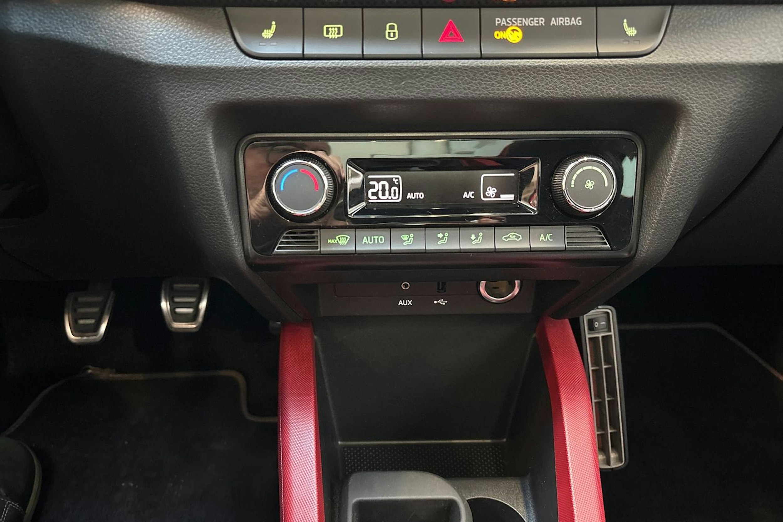 punainen Skoda Fabia 2016 kuva 28.
