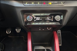 punainen Skoda Fabia 2016 kuva 28.