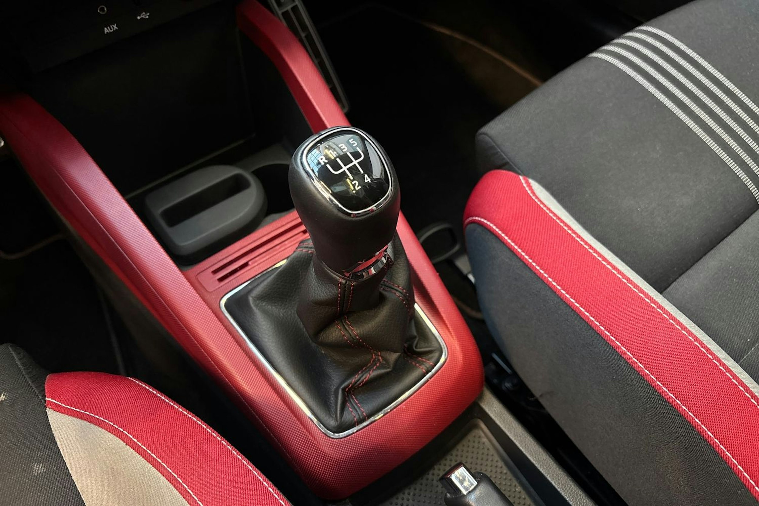 punainen Skoda Fabia 2016 kuva 29.