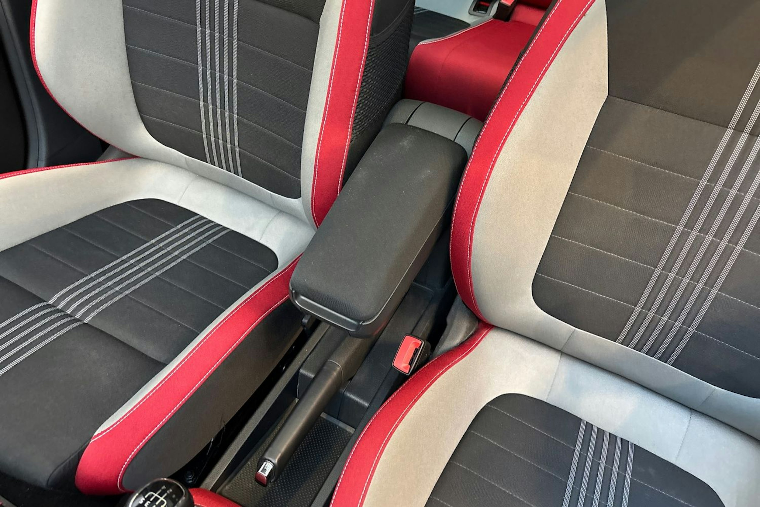punainen Skoda Fabia 2016 kuva 30.