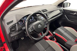 punainen Skoda Fabia 2016 kuva 6.