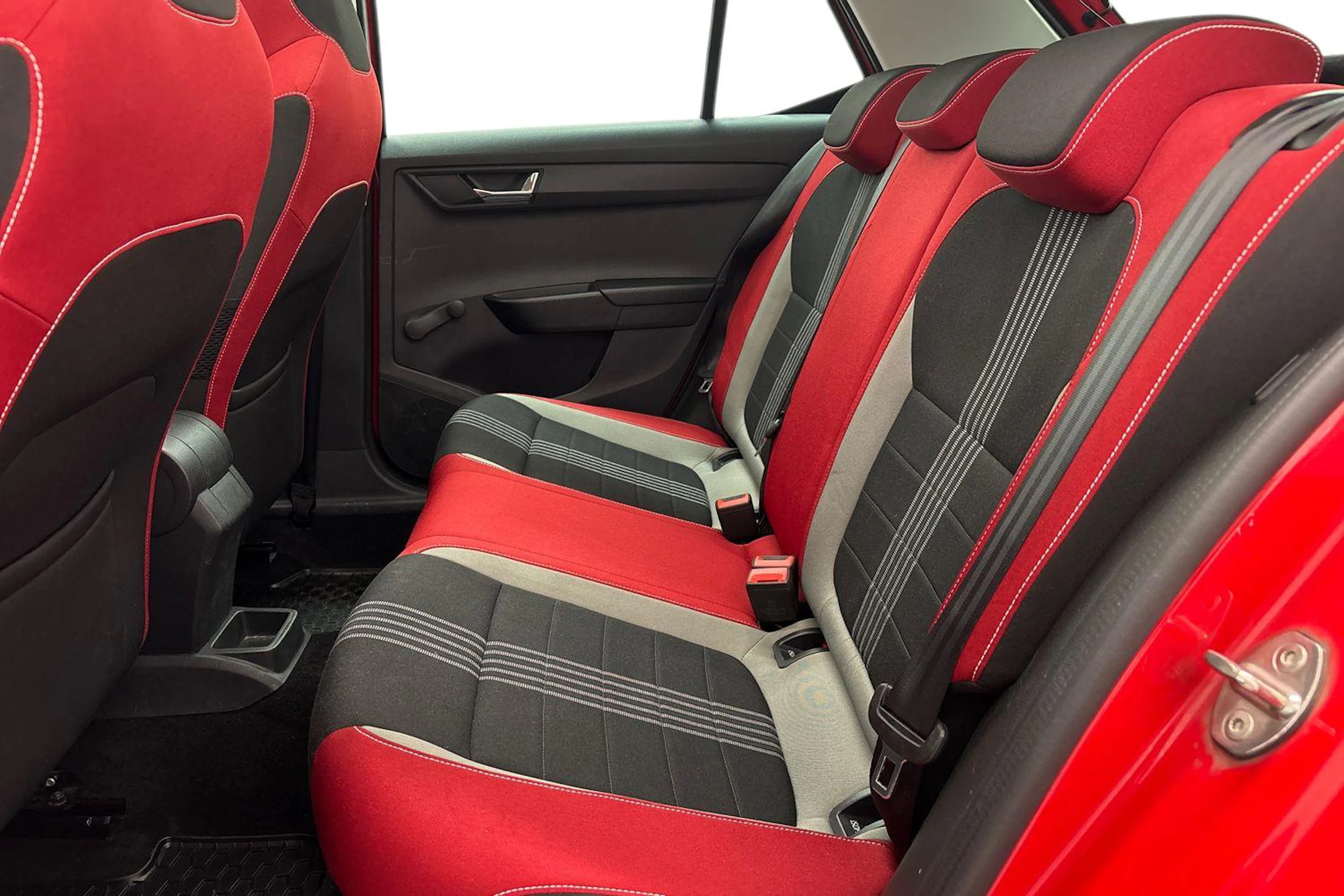 punainen Skoda Fabia 2016 kuva 8.