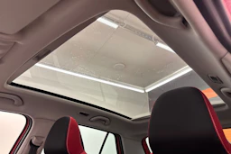 punainen Skoda Fabia 2016 kuva 12.