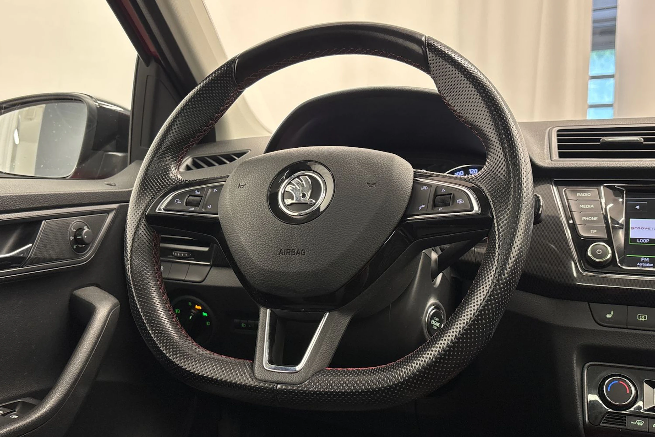 punainen Skoda Fabia 2016 kuva 13.
