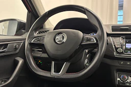 punainen Skoda Fabia 2016 kuva 13.
