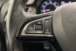 punainen Skoda Fabia 2016 kuva 14.