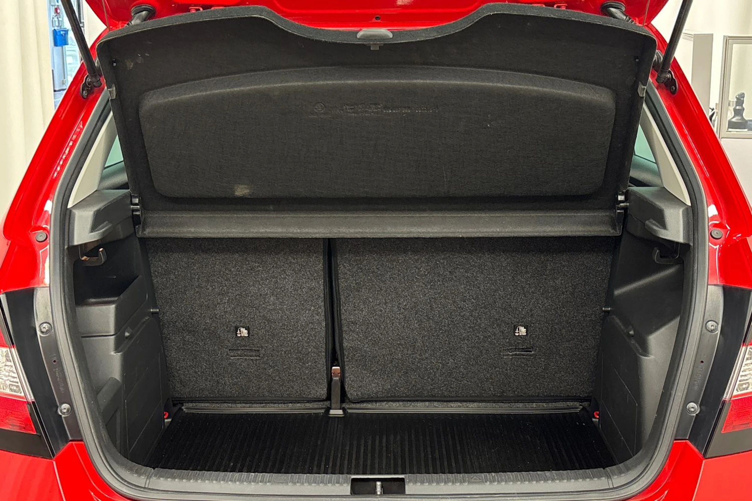 punainen Skoda Fabia 2016 kuva 22.