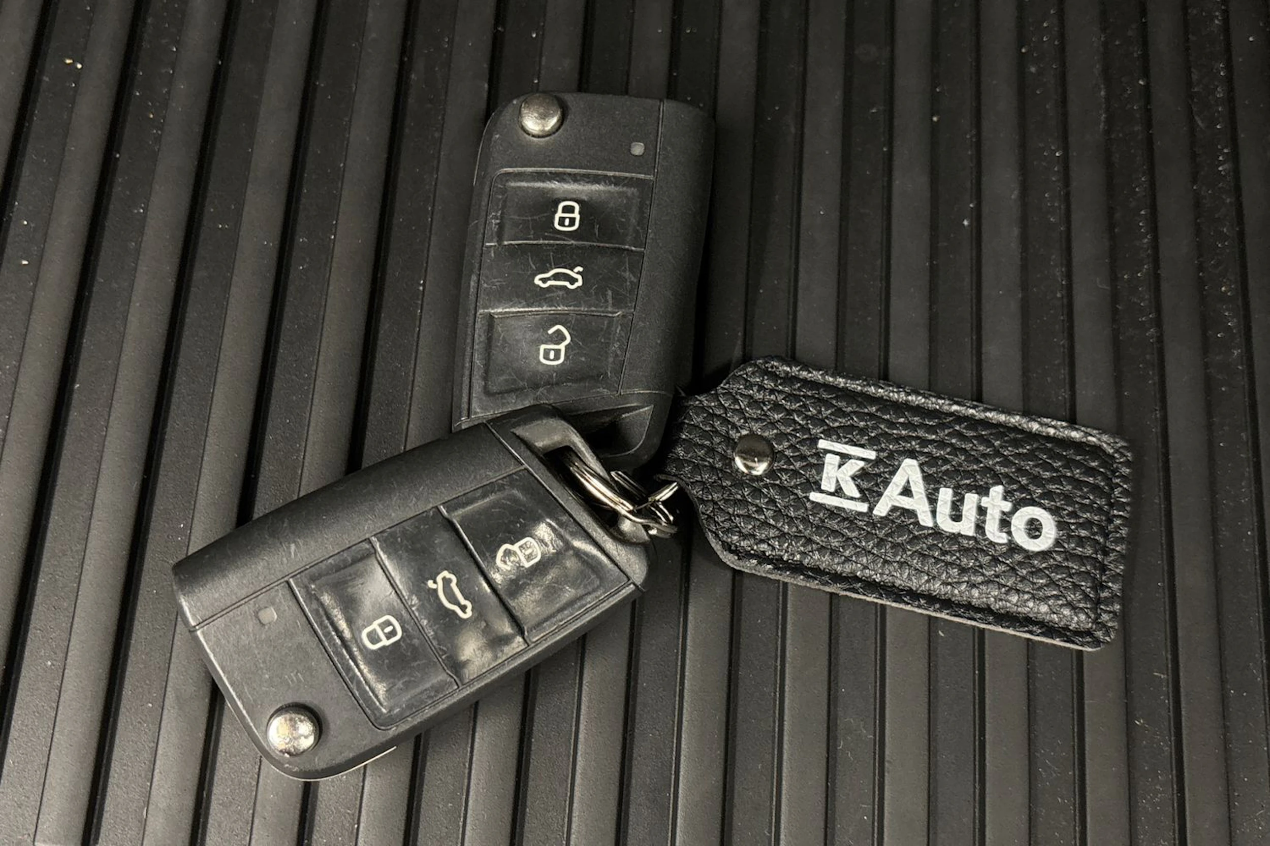 punainen Skoda Fabia 2016 kuva 23.