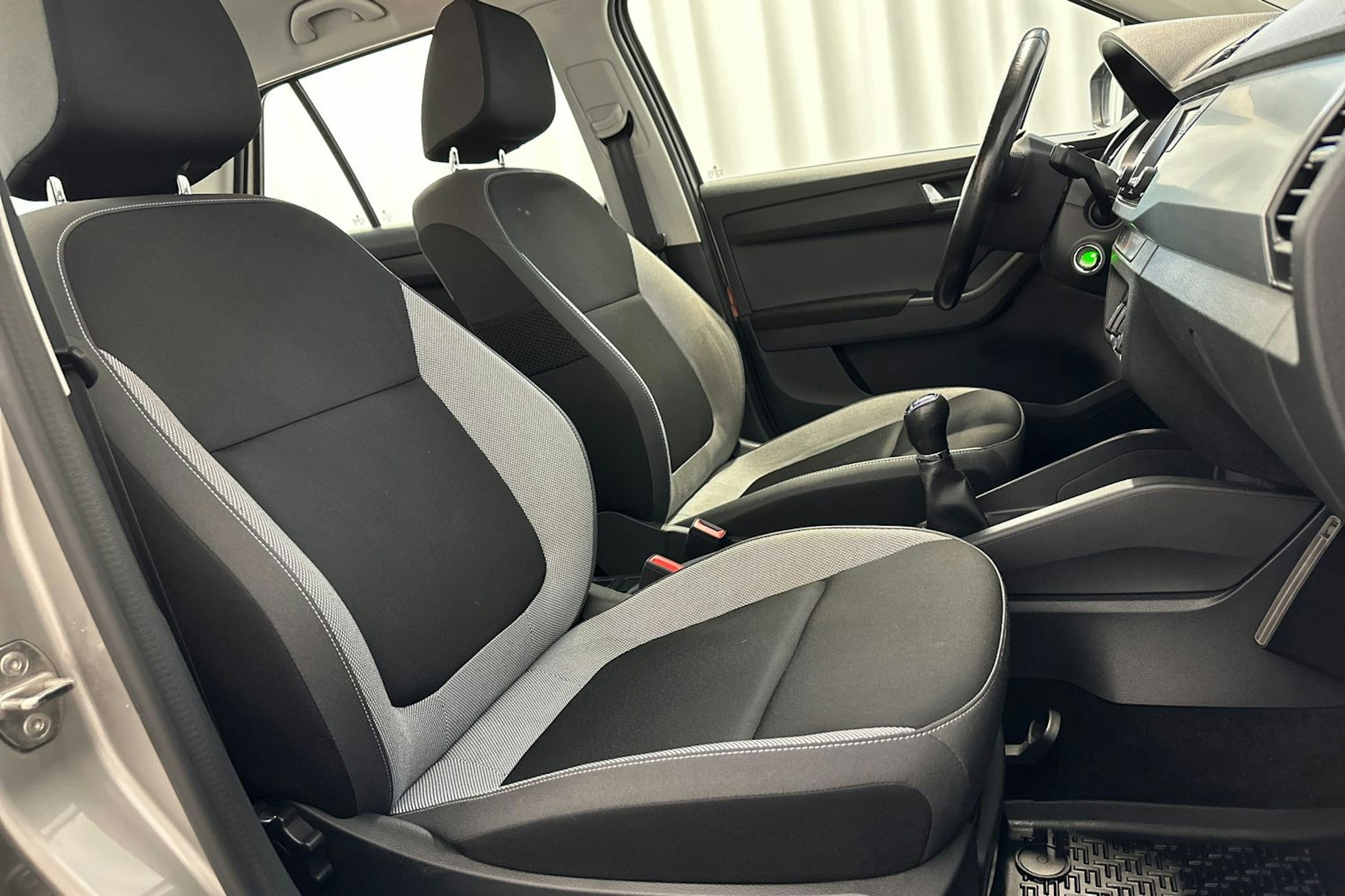 ruskea (beige) Skoda Fabia 2016 kuva 7.