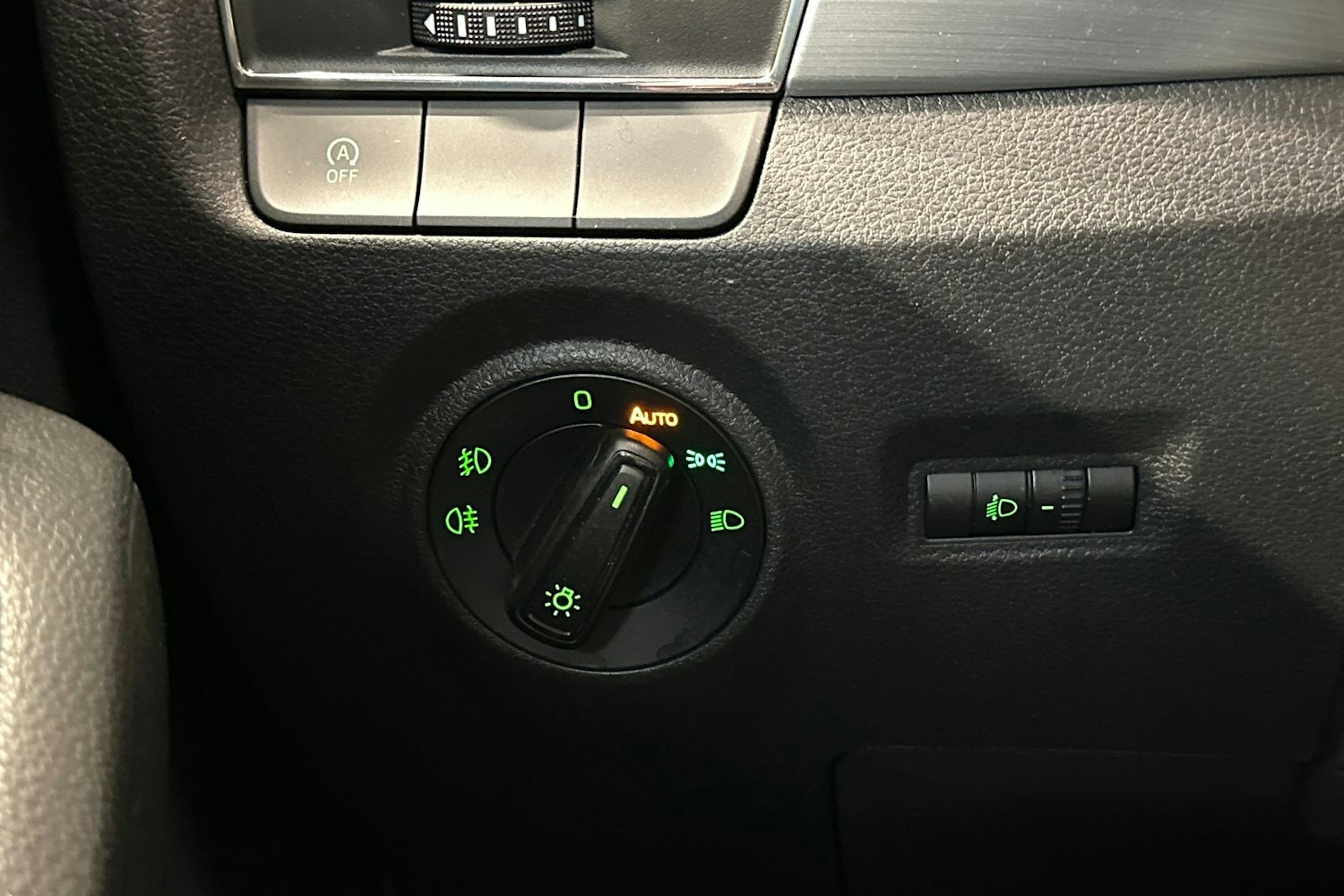 ruskea (beige) Skoda Fabia 2016 kuva 10.