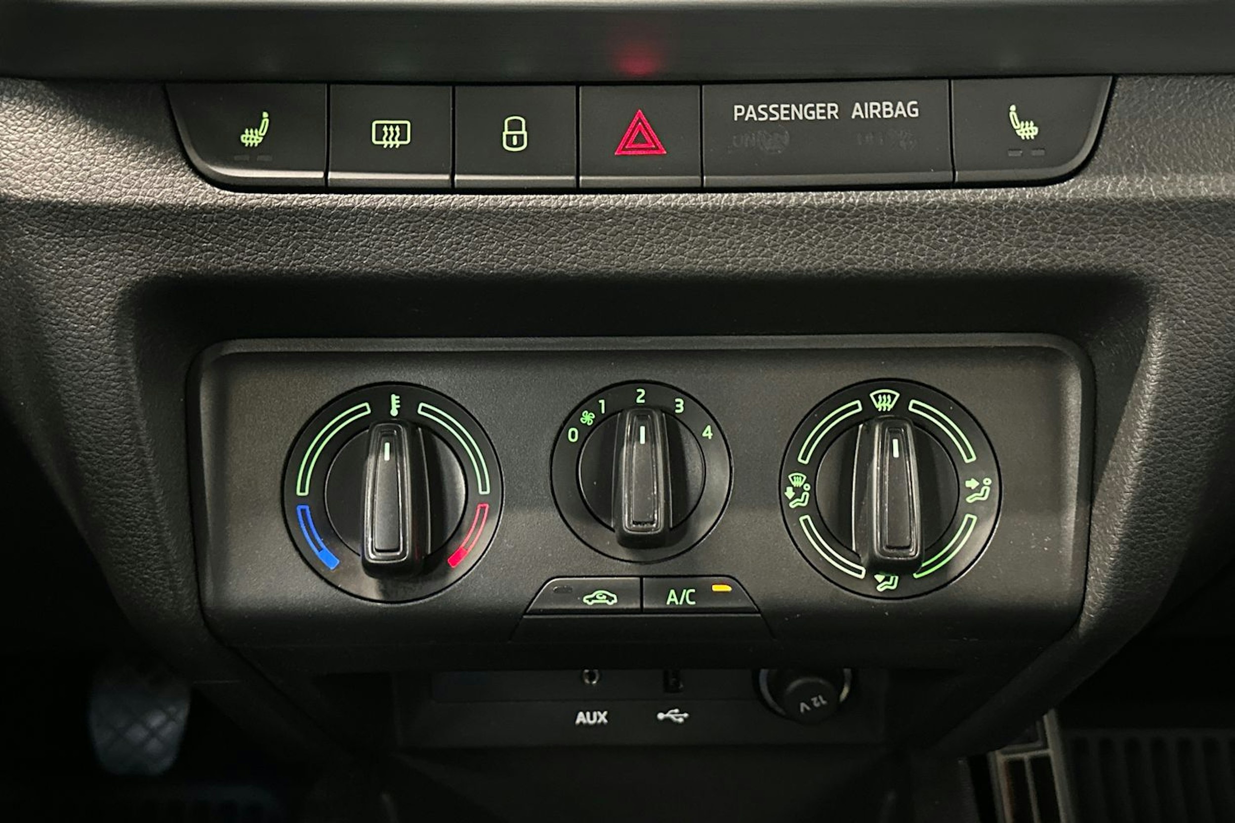 ruskea (beige) Skoda Fabia 2016 kuva 18.