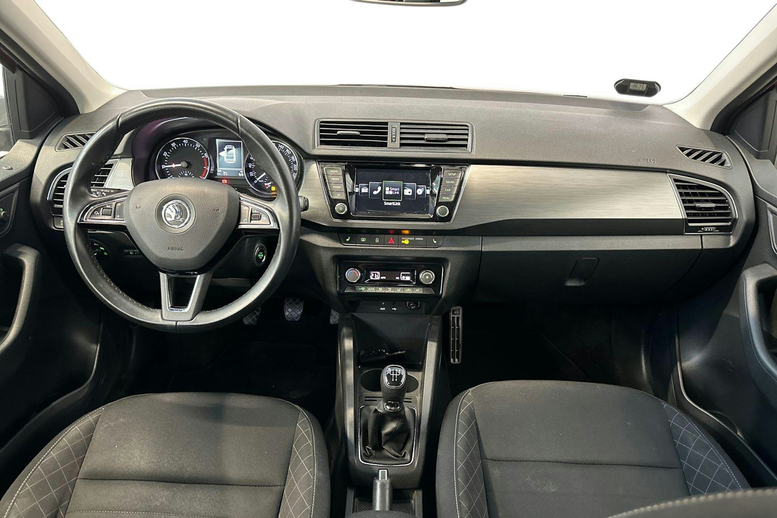 punainen Skoda Fabia 2016 kuva 9.
