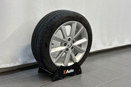 punainen Skoda Fabia 2016 kuva 13.