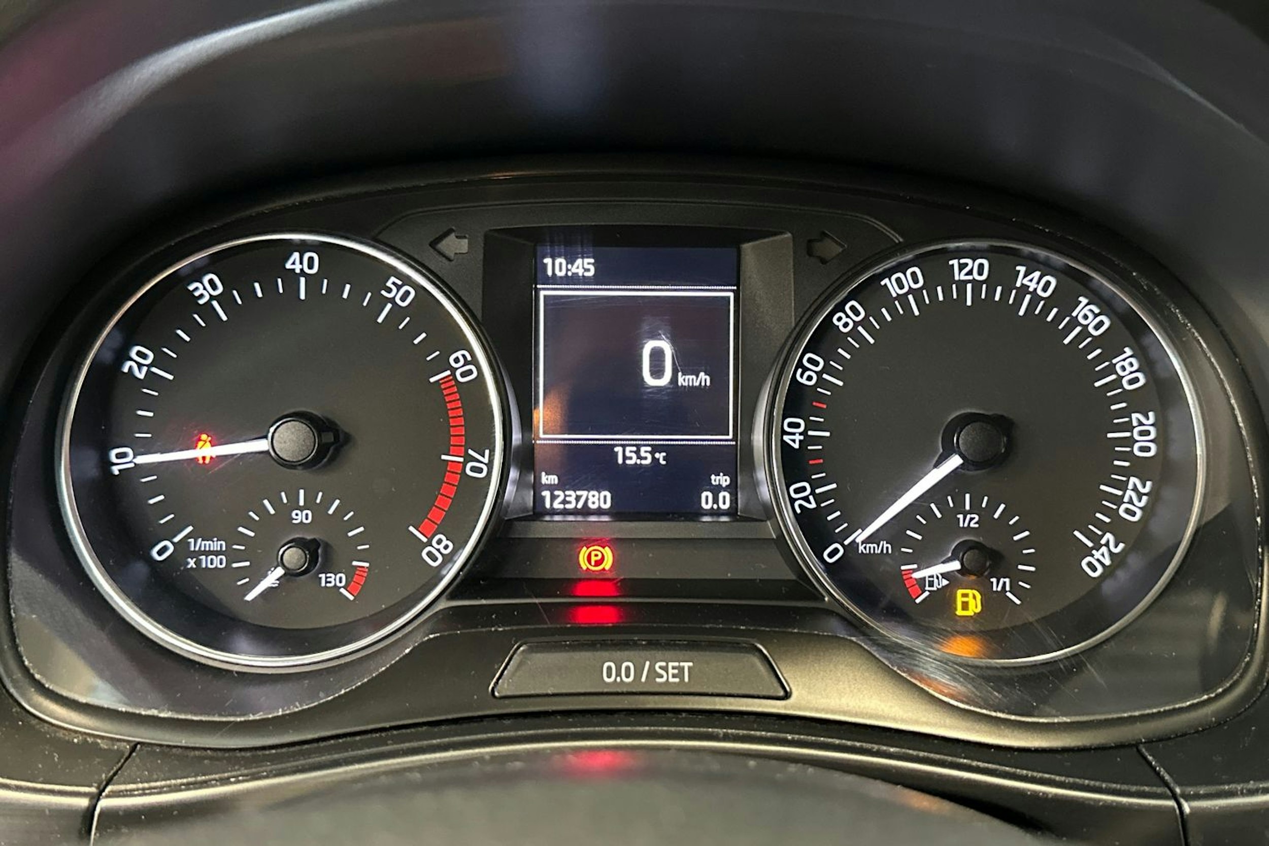 punainen Skoda Fabia 2016 kuva 15.