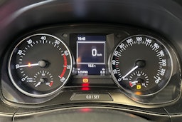 punainen Skoda Fabia 2016 kuva 15.