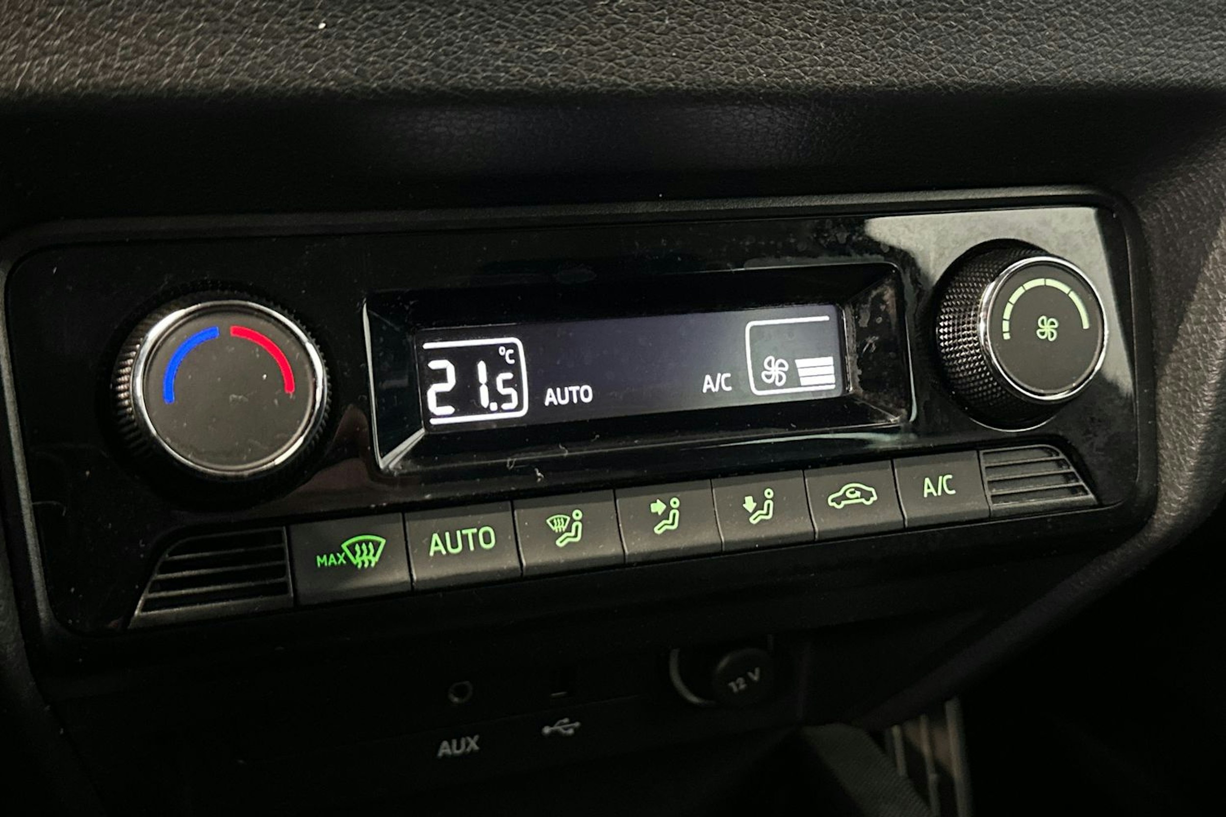 punainen Skoda Fabia 2016 kuva 23.