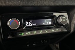 punainen Skoda Fabia 2016 kuva 23.