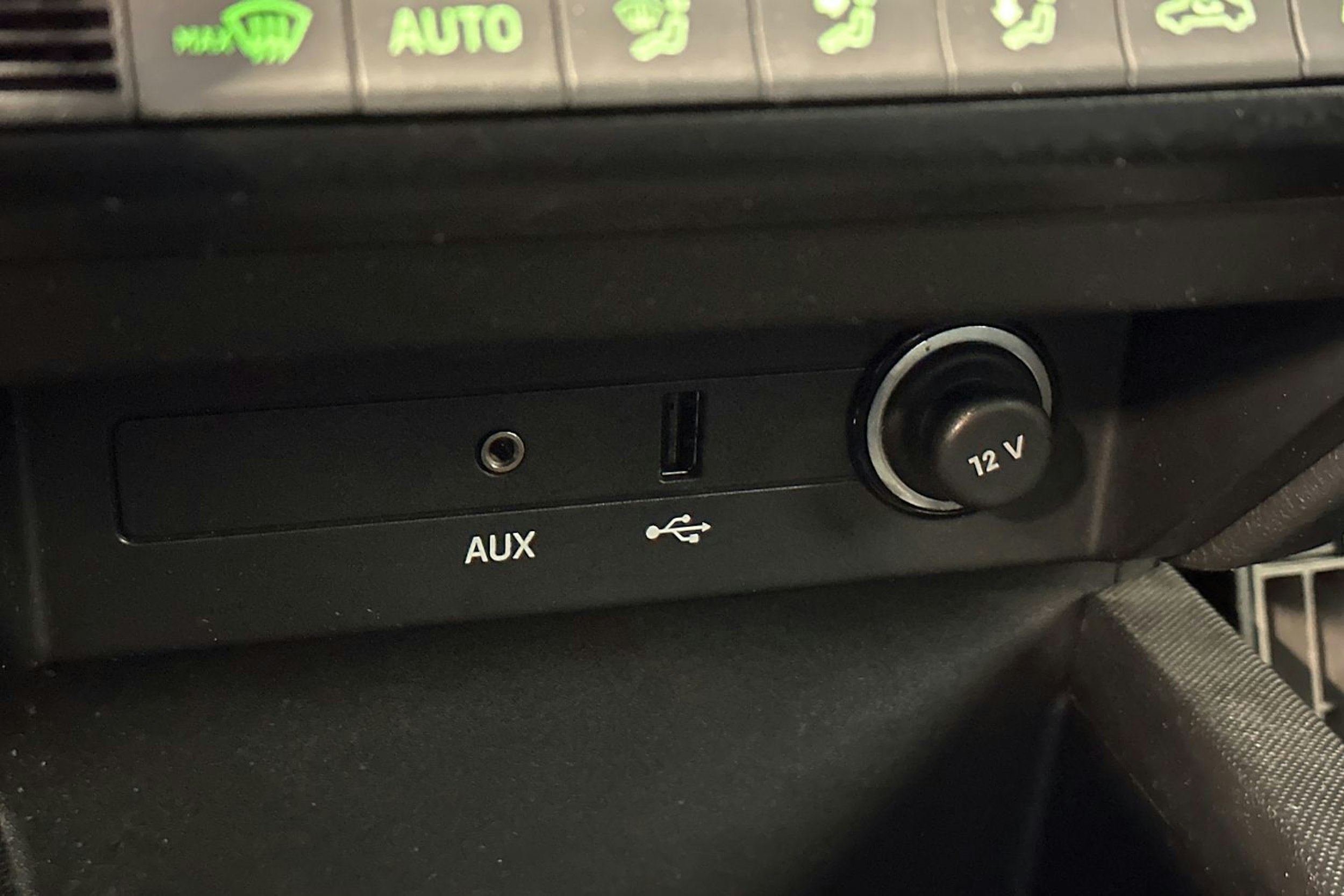 punainen Skoda Fabia 2016 kuva 25.