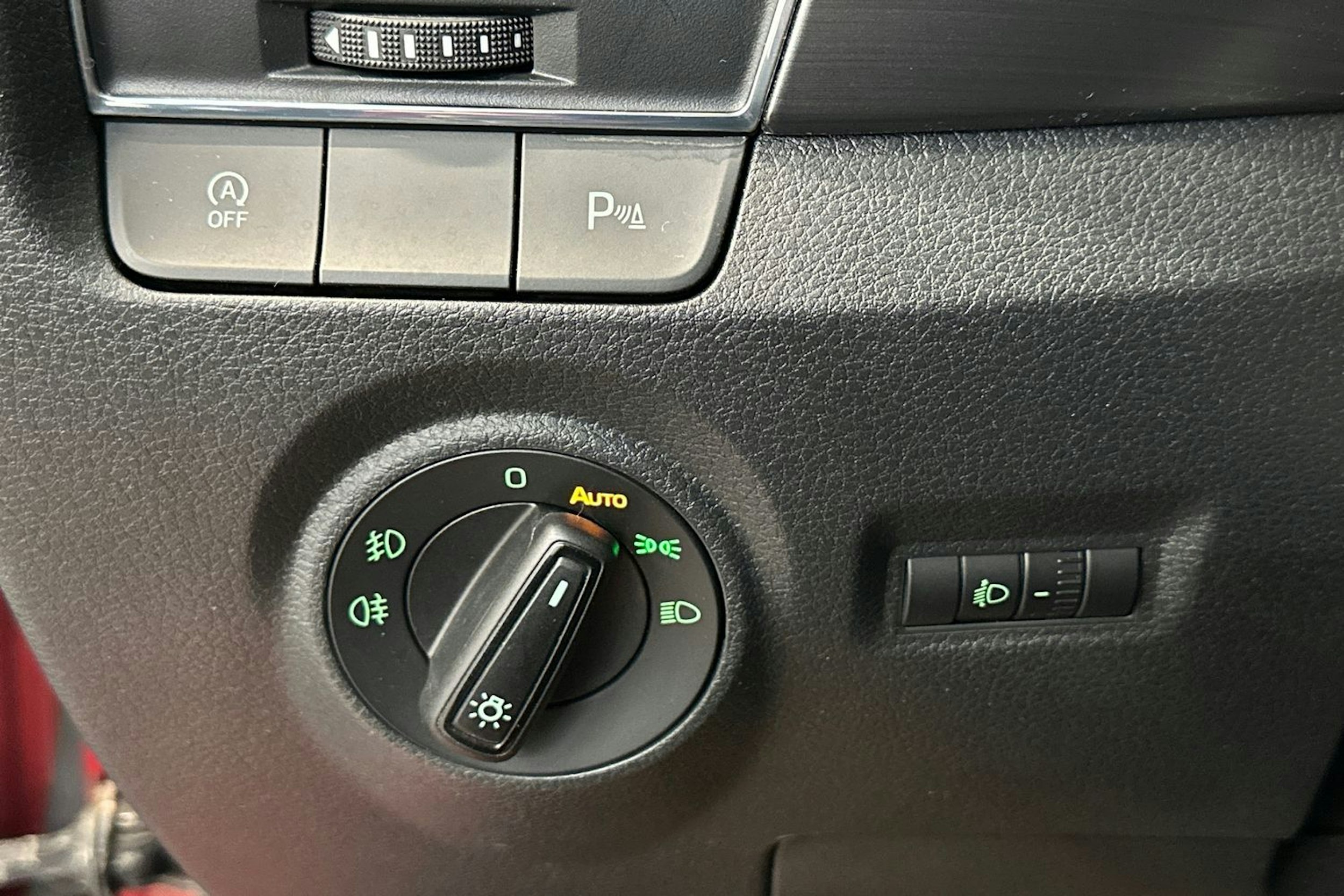 punainen Skoda Fabia 2016 kuva 27.