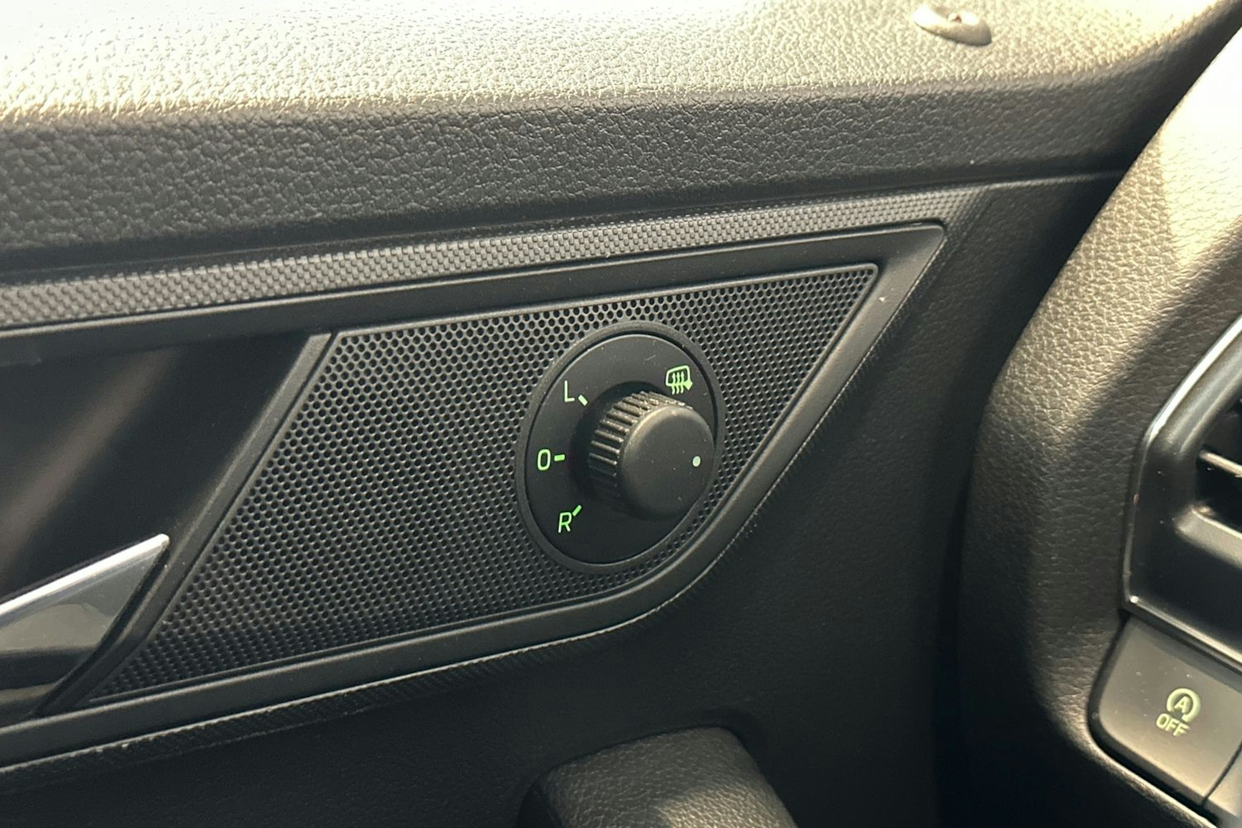 punainen Skoda Fabia 2016 kuva 28.