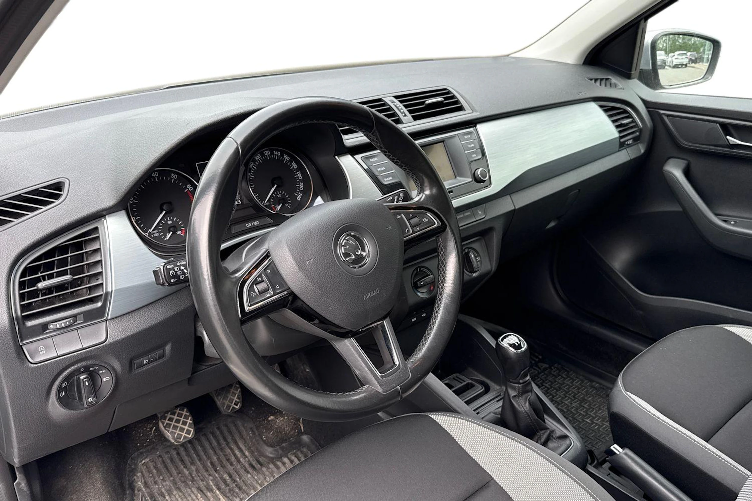 harmaa Skoda Fabia 2017 kuva 3.
