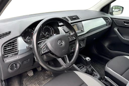 harmaa Skoda Fabia 2017 kuva 3.