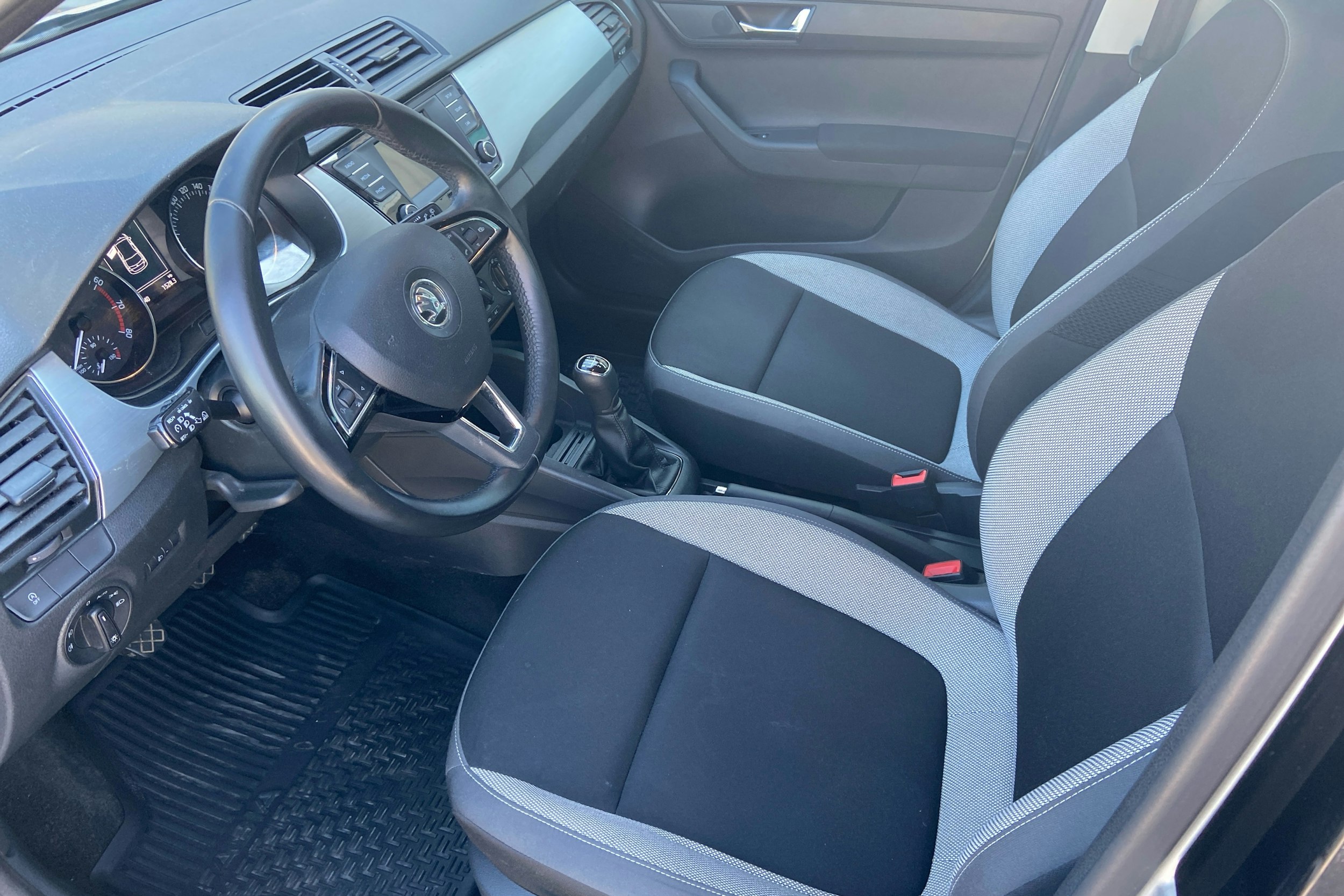 harmaa Skoda Fabia 2016 kuva 6.