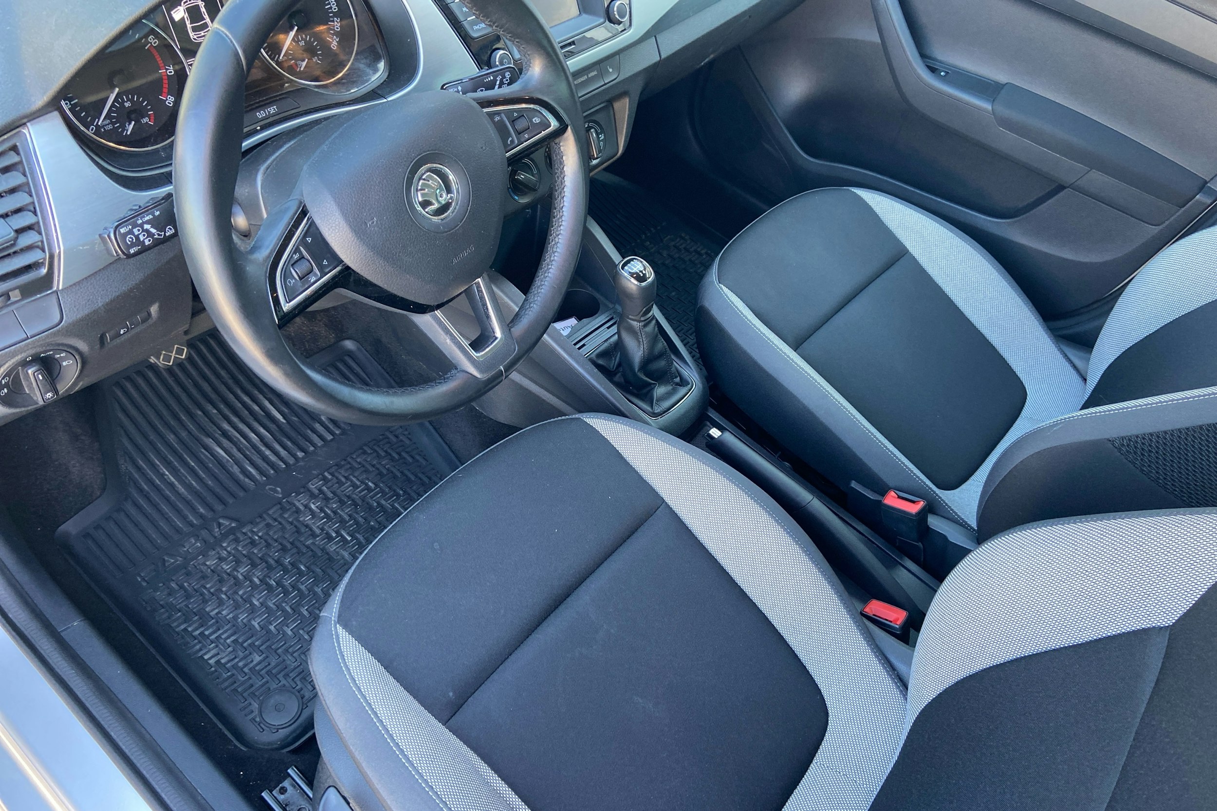 harmaa Skoda Fabia 2016 kuva 7.