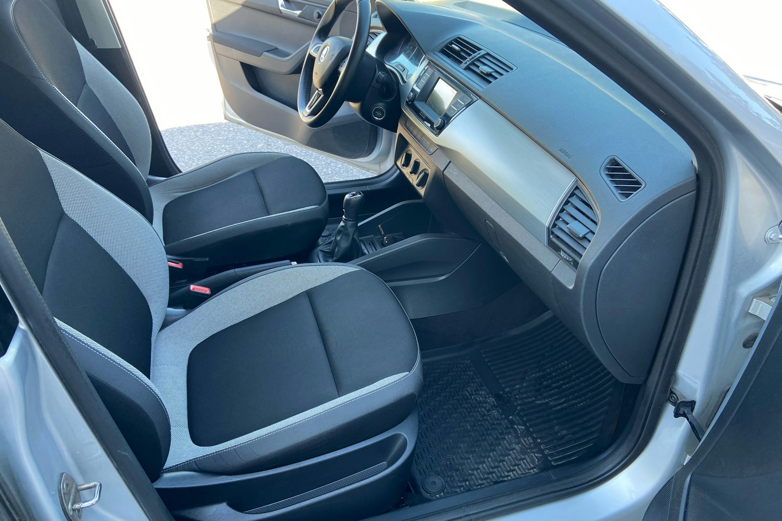 harmaa Skoda Fabia 2016 kuva 12.