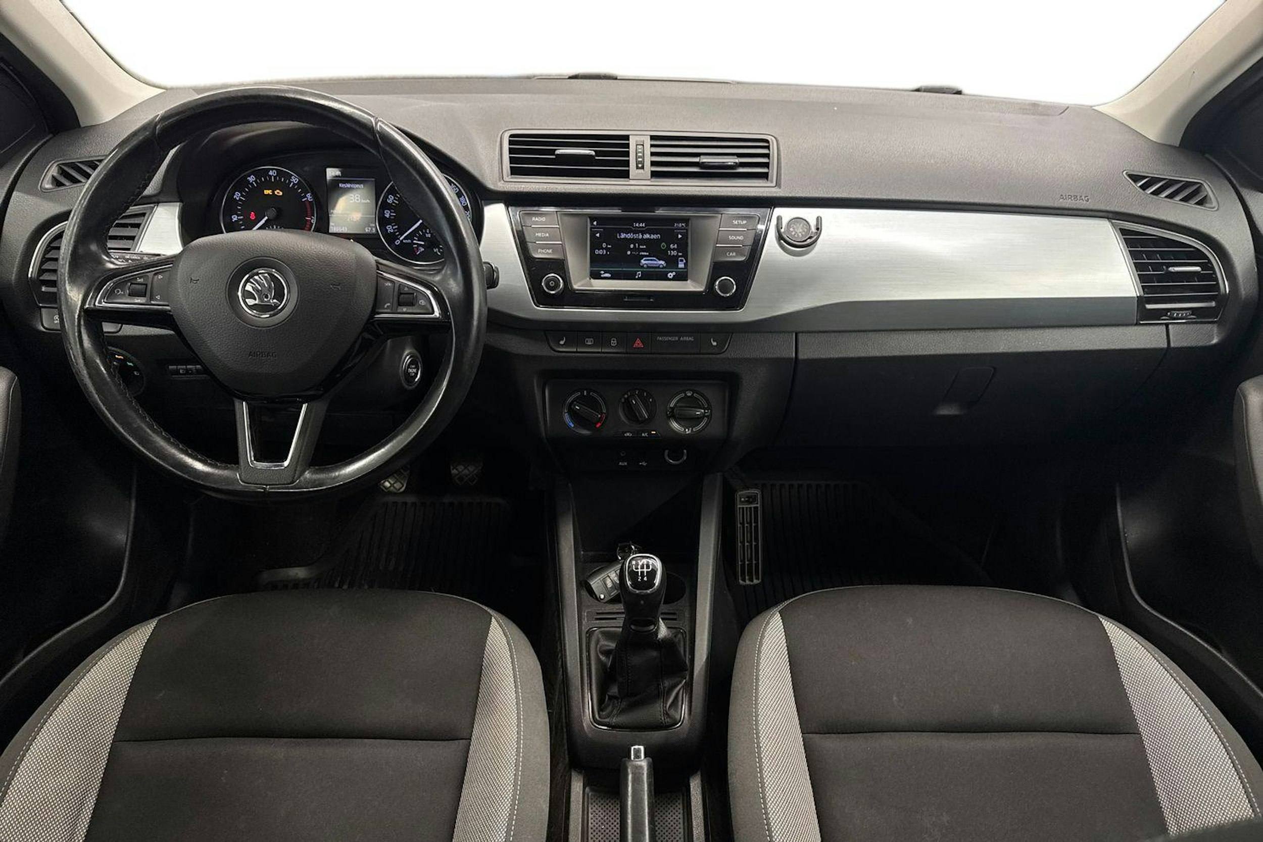 Valkoinen Skoda FABIA 2017 kuva 9.