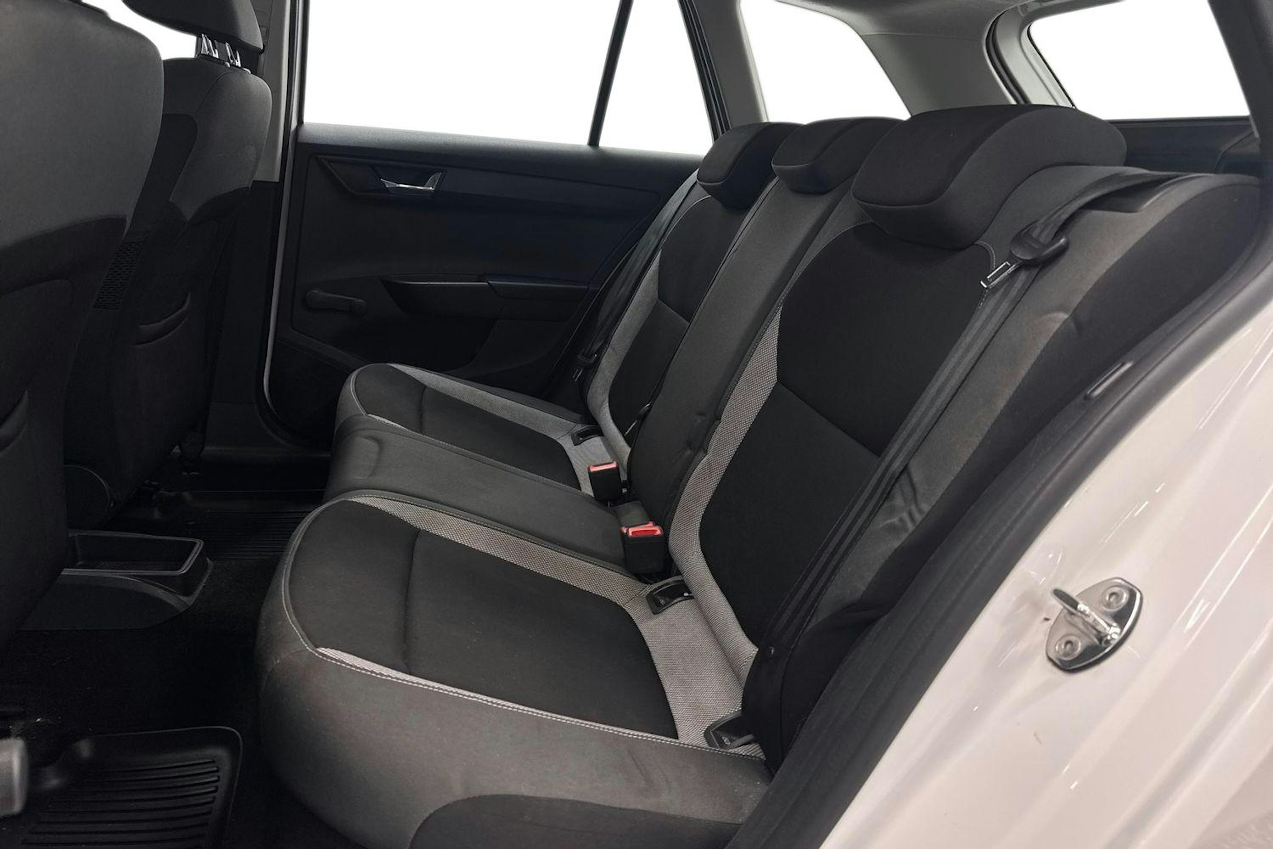 Valkoinen Skoda FABIA 2017 kuva 10.
