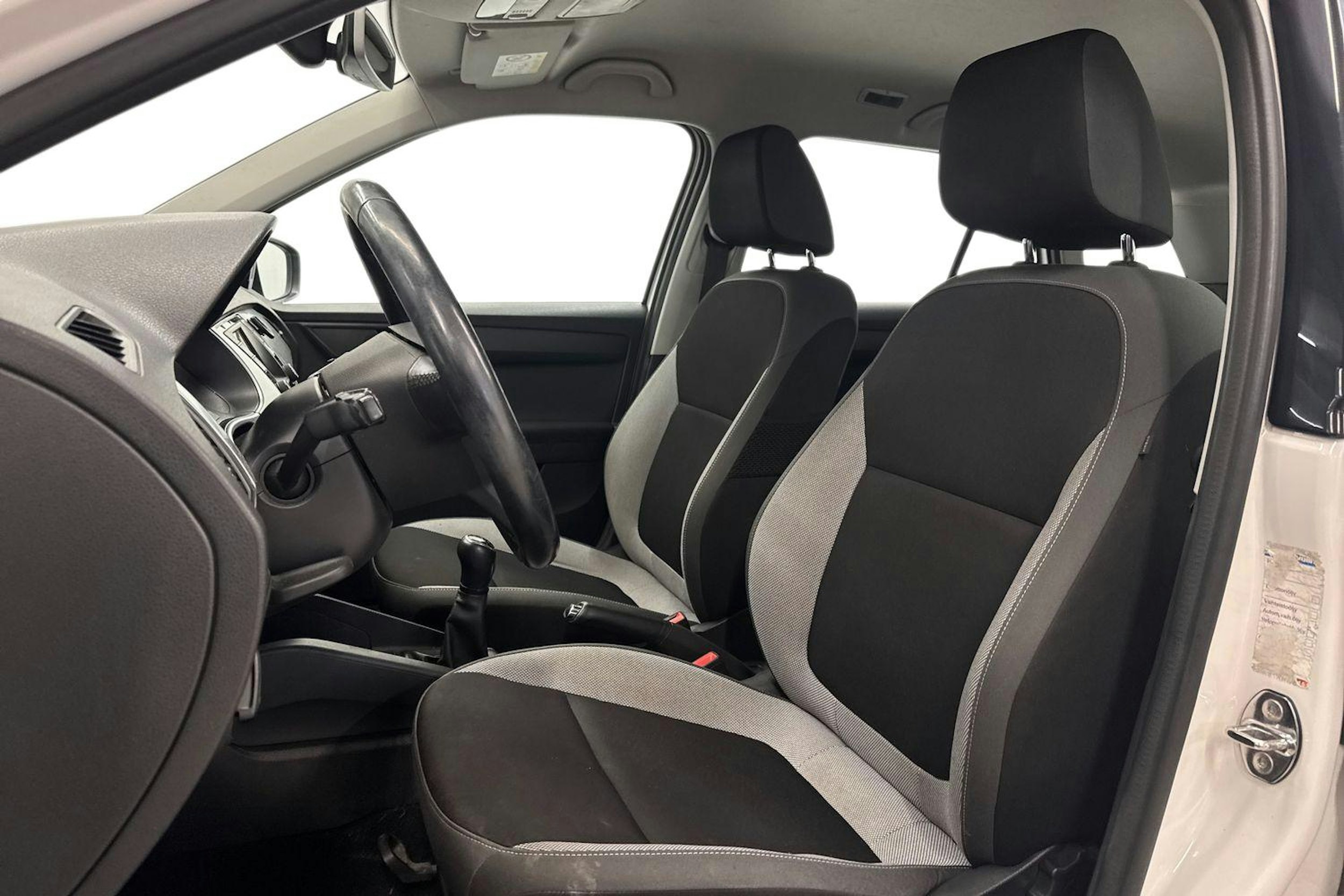 Valkoinen Skoda FABIA 2017 kuva 11.