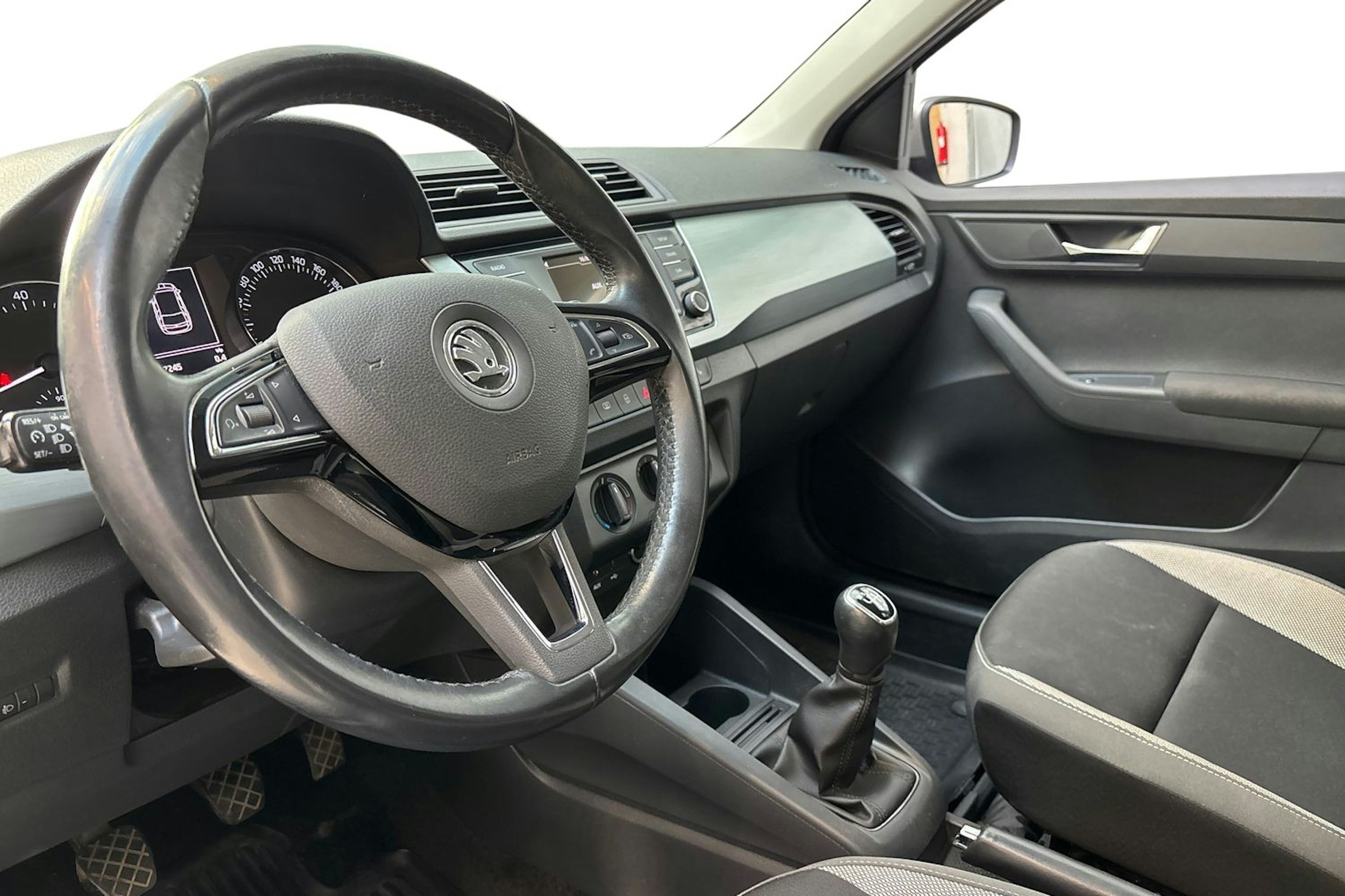 ruskea (beige) Skoda Fabia 2017 kuva 7.
