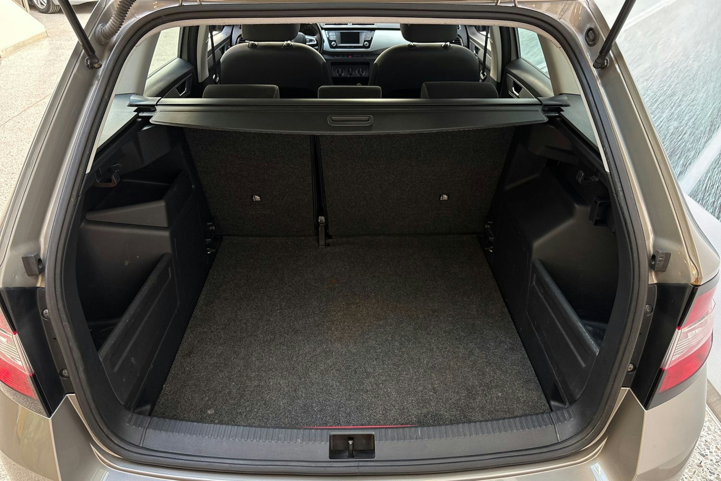 ruskea (beige) Skoda Fabia 2017 kuva 15.