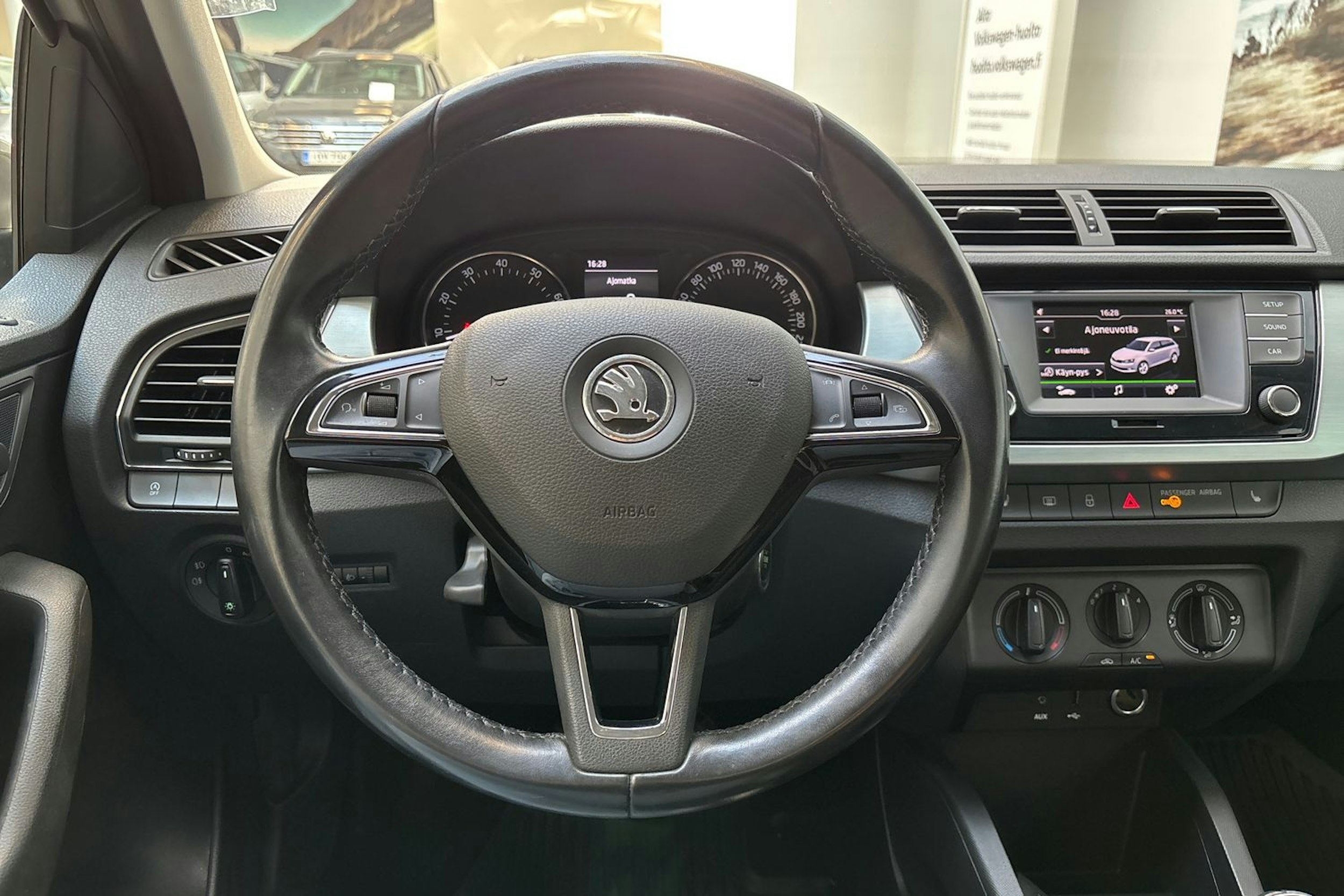 ruskea (beige) Skoda Fabia 2017 kuva 23.