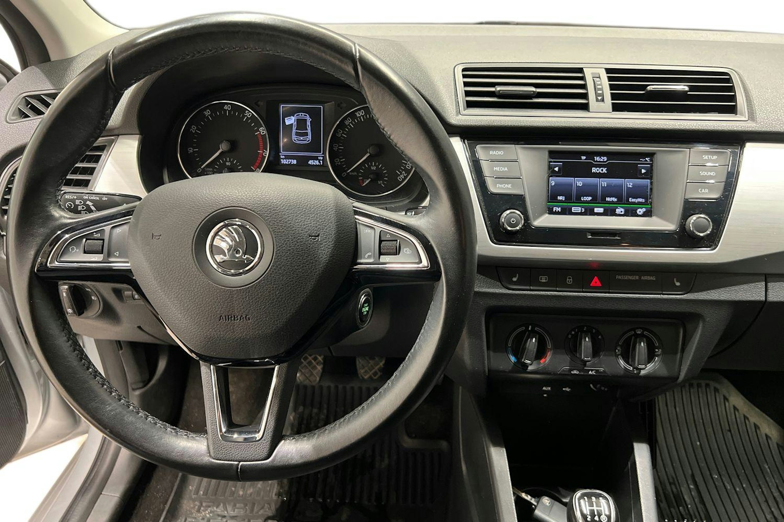 harmaa Skoda Fabia 2017 kuva 9.