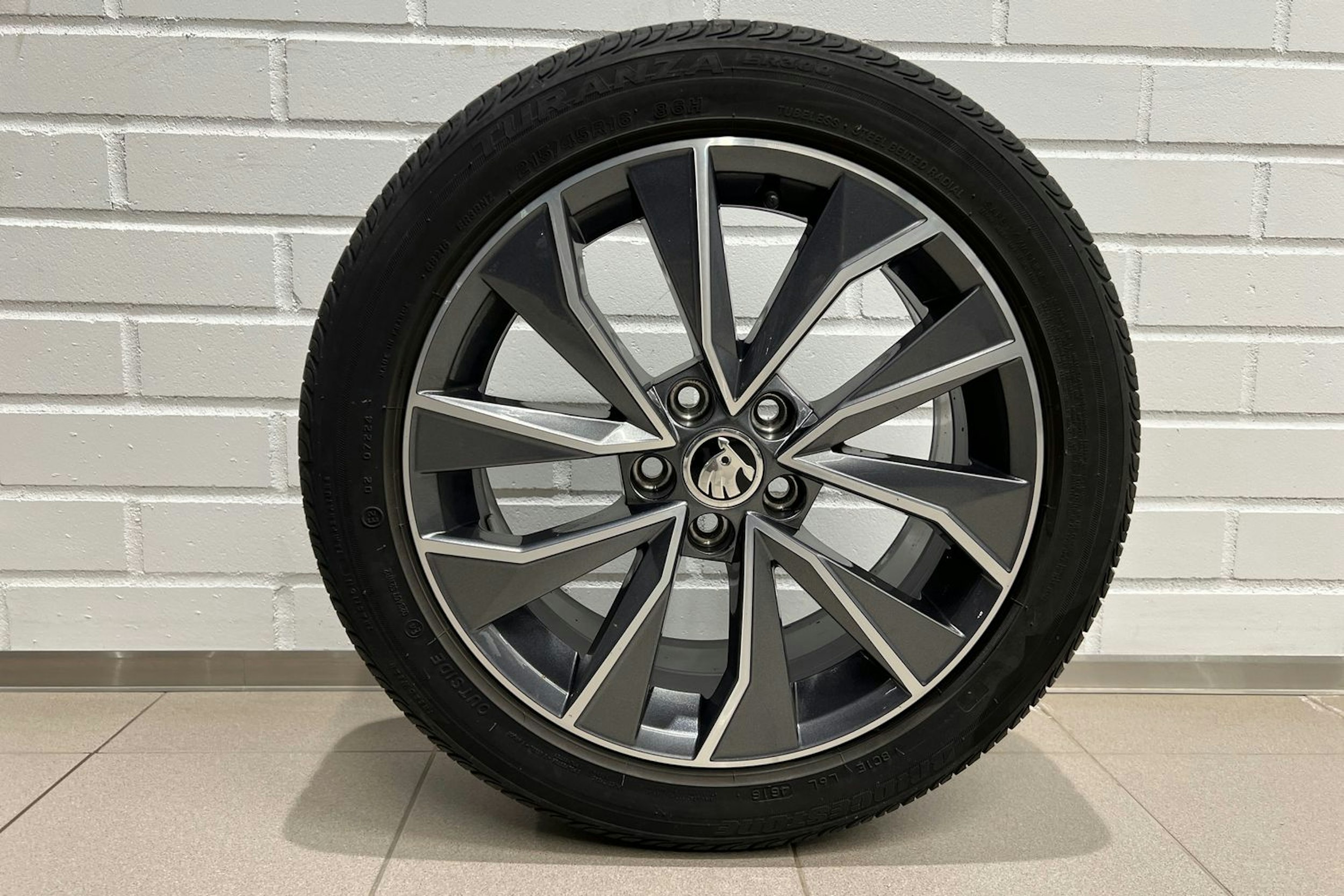 harmaa Skoda Fabia 2017 kuva 21.