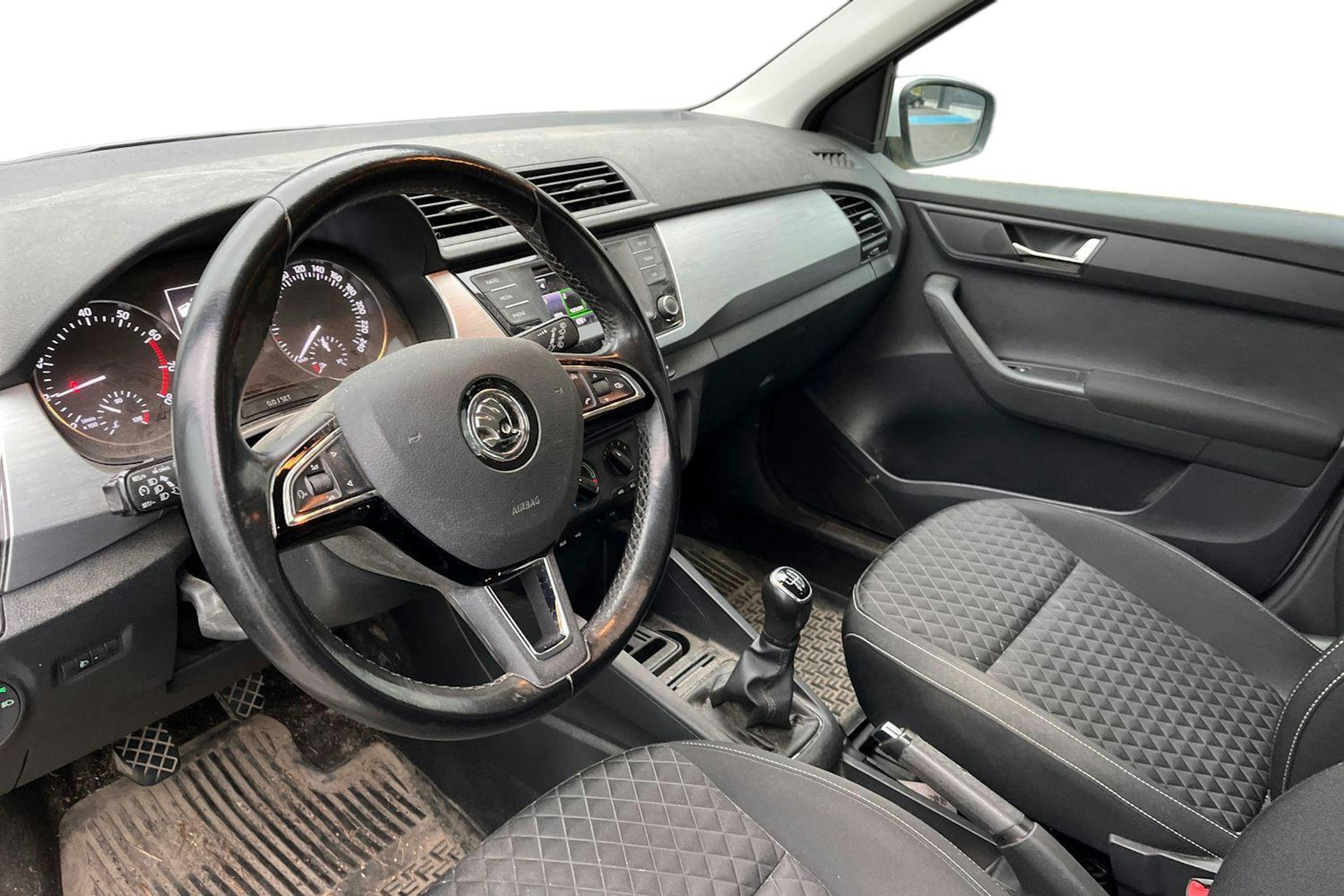 valkoinen Skoda Fabia 2017 kuva 3.