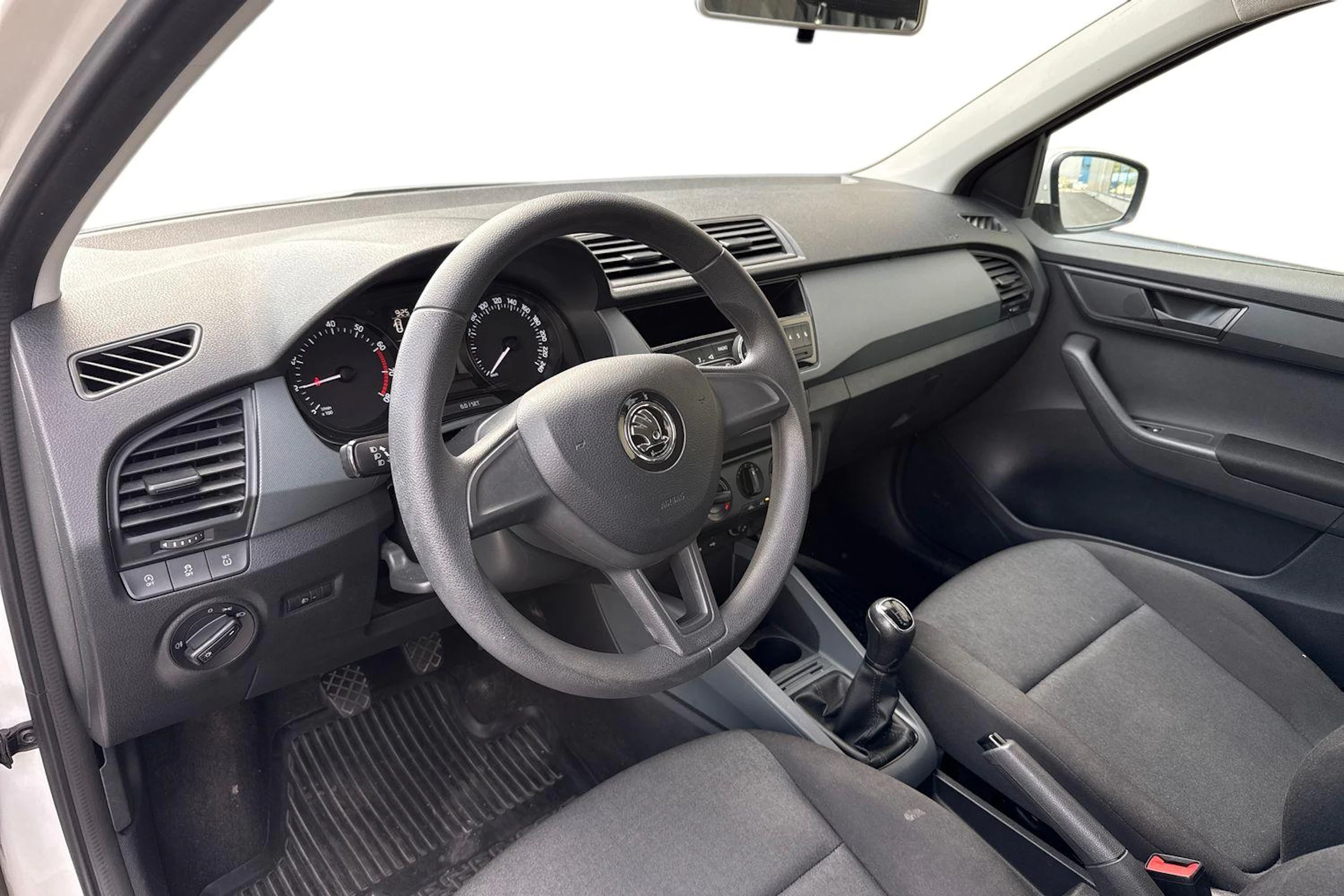 valkoinen Skoda Fabia 2017 kuva 3.